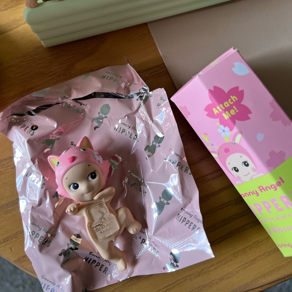 Sonny angel cherry blossom cat hipper